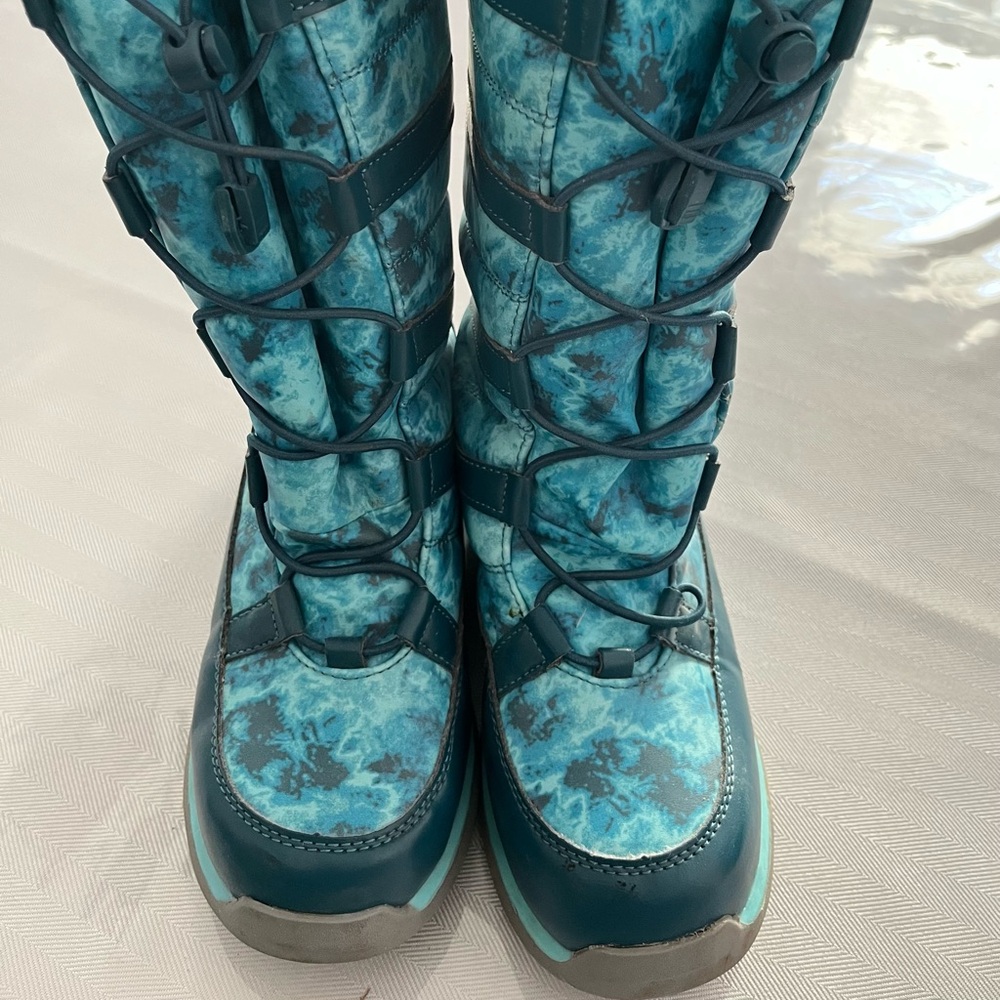 Black and Blue Lands End boots for Girls, Size 4, Excellent condition!